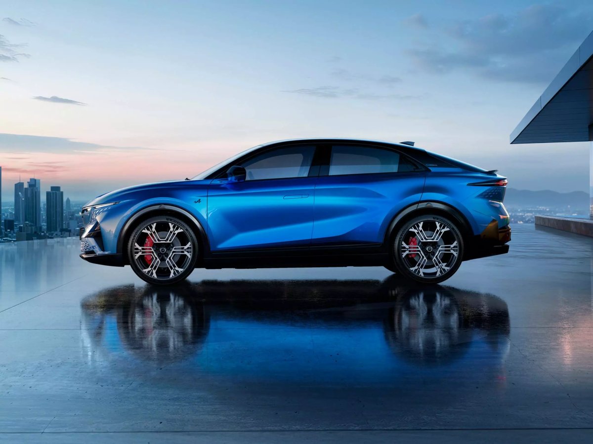 Alpine A390