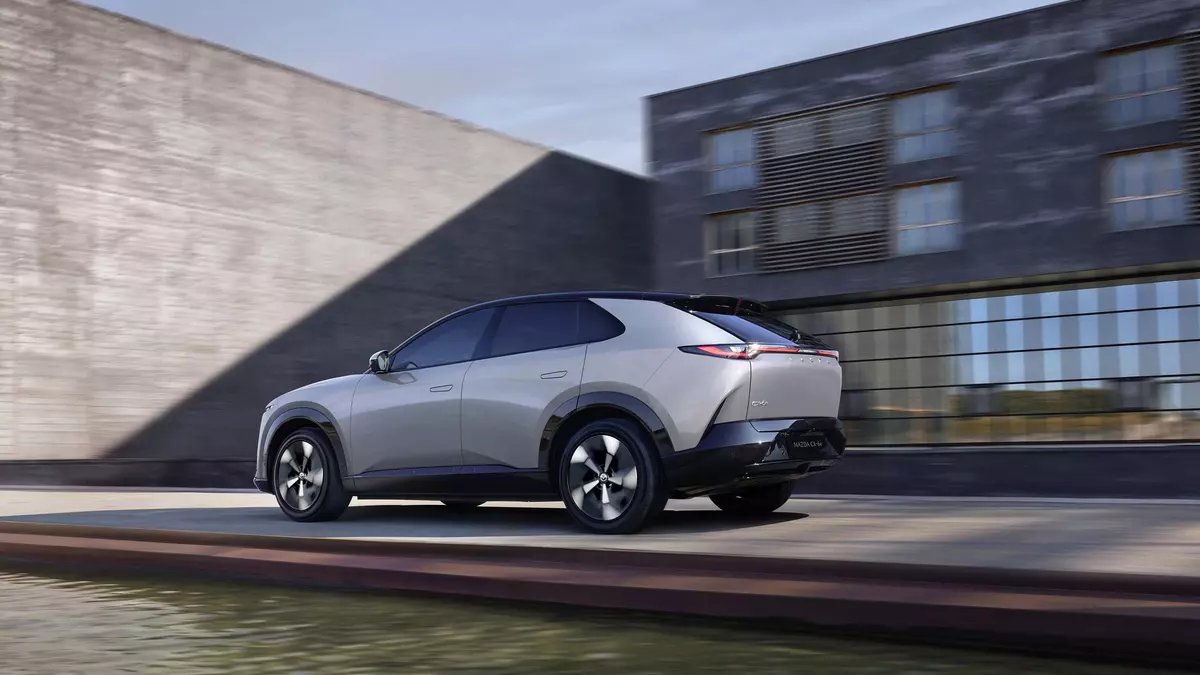 Mazda CX-6e