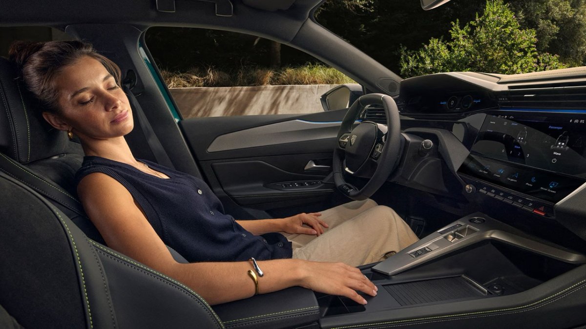 Peugeot E-308